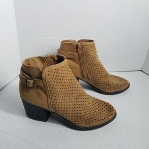 BAMBOO BROWN HEELED BOOTS SIZE 9